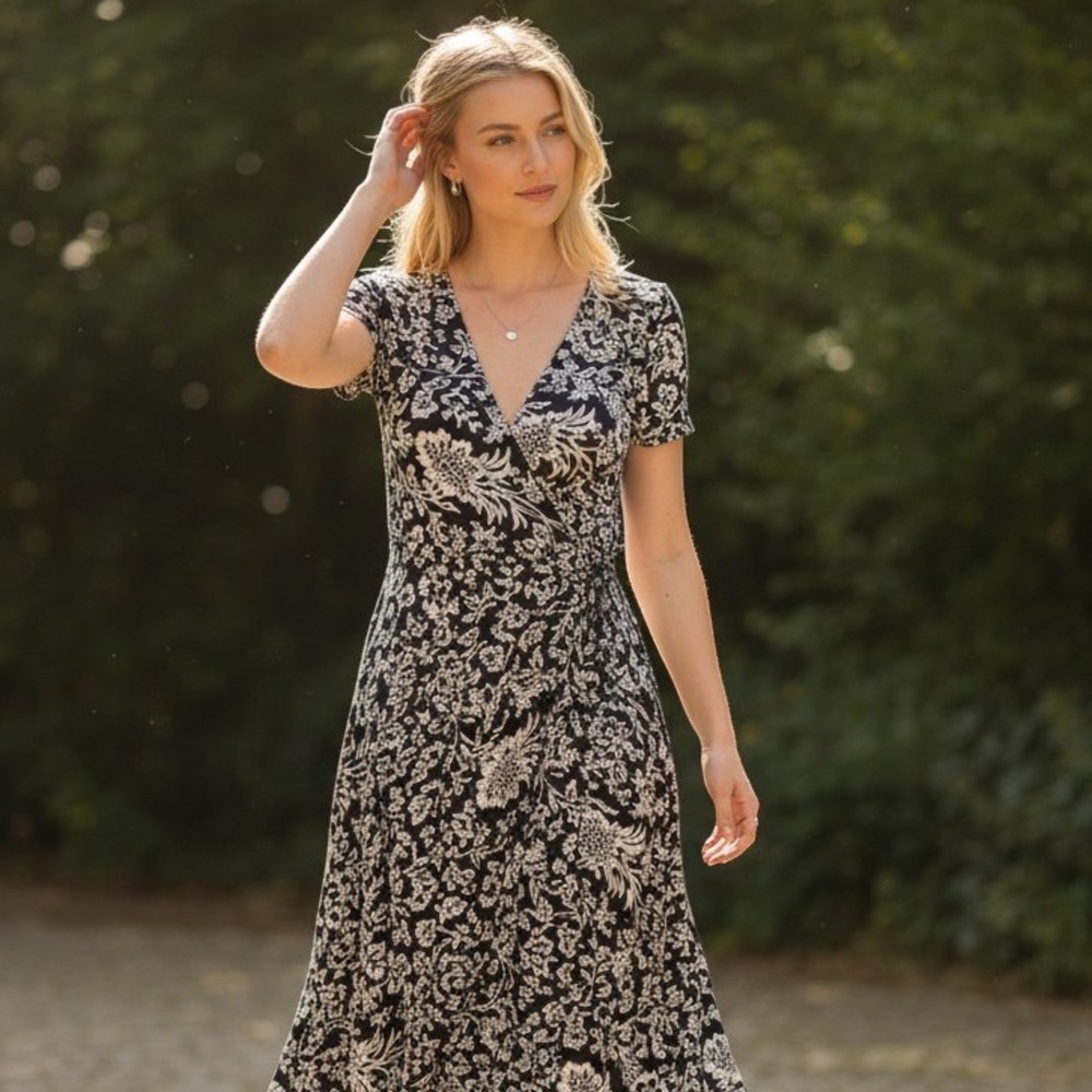 Attention Wrap Dress Women Large Black White Floral Short Sleeve V-Neck Stretch